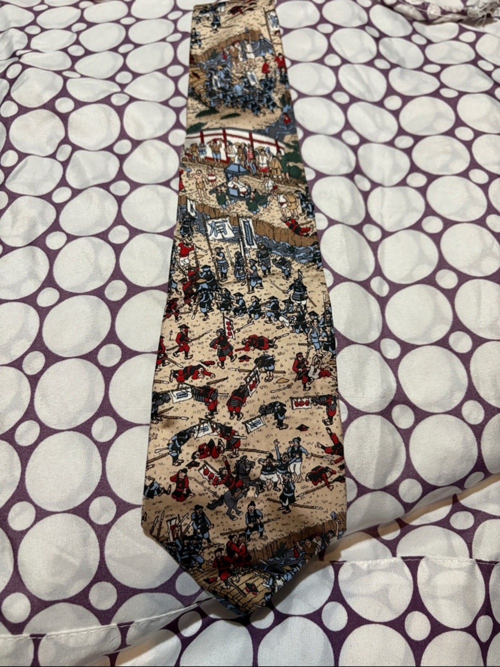 Vintage where’s Waldo by Schroeder Beige Novelty Battle-Scene Men's Tie